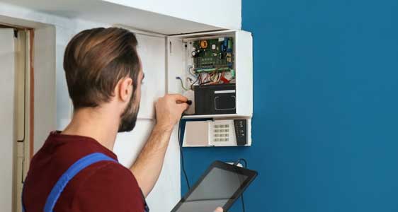 AlarmTechnician_SecurityMadeEasy.jpg